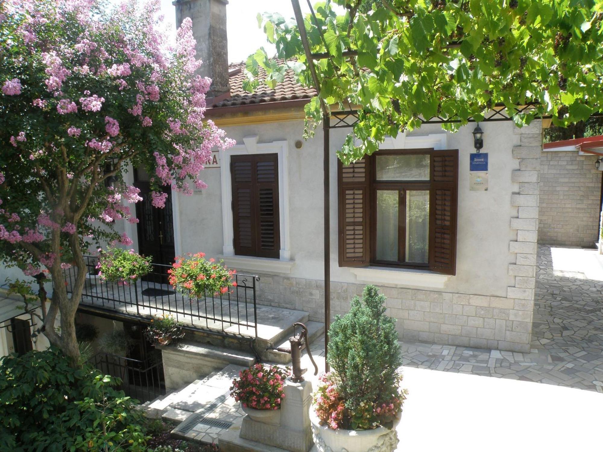 Apartments Villa Salona Opatija Kamer foto
